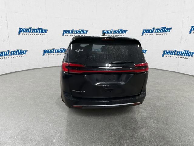 Used 2024 Chrysler Pacifica Touring-L image 9
