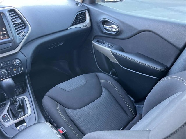 Used 2017 Jeep Cherokee Latitude w/ Safety/Convenience Group image 13