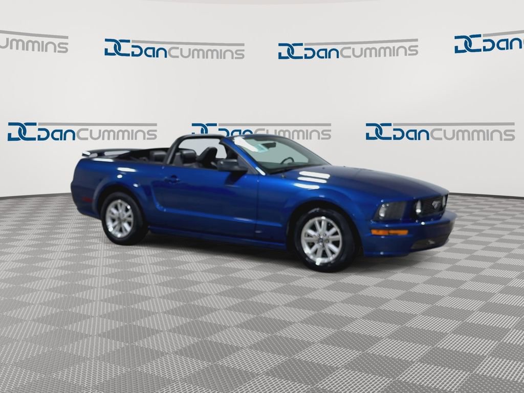 Used 2006 Ford Mustang Convertible image 2