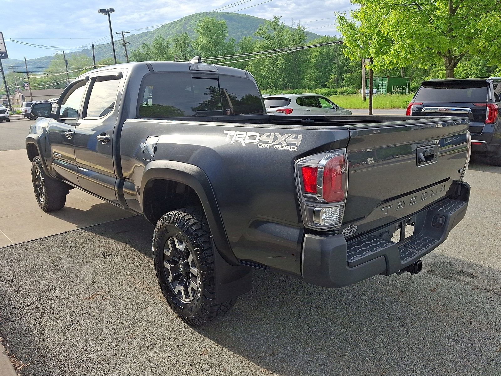 Used 2020 Toyota Tacoma TRD Off-Road AWD/4WD image 4