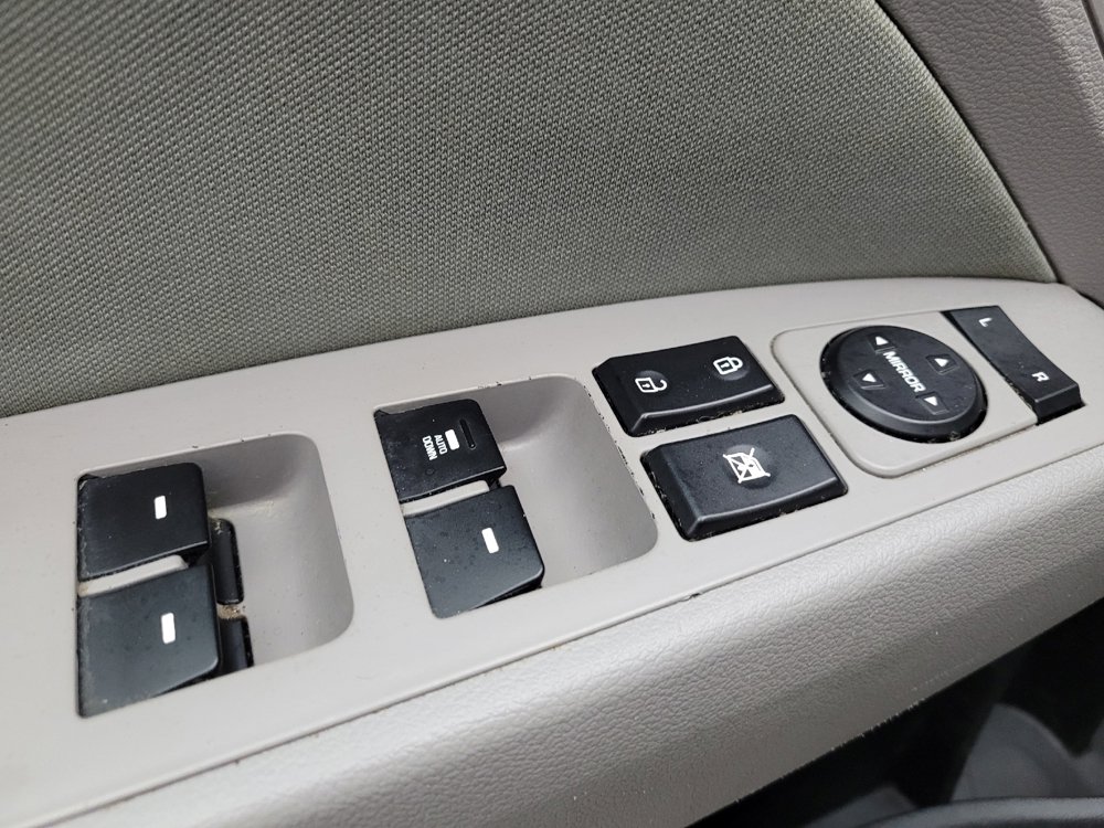 Used 2017 Hyundai Elantra SE image 27