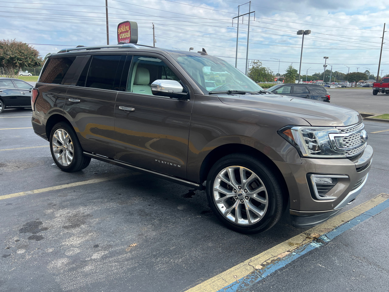 Used 2019 Ford Expedition Platinum image 3