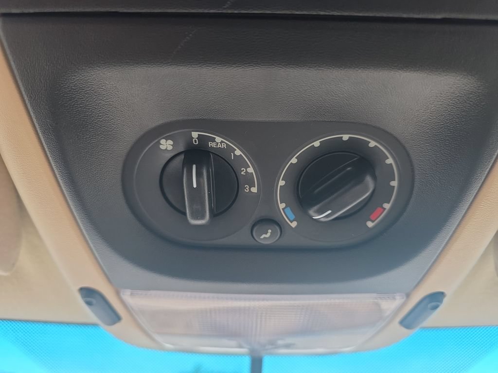 Used 2005 Ford Explorer XLT RWD image 25