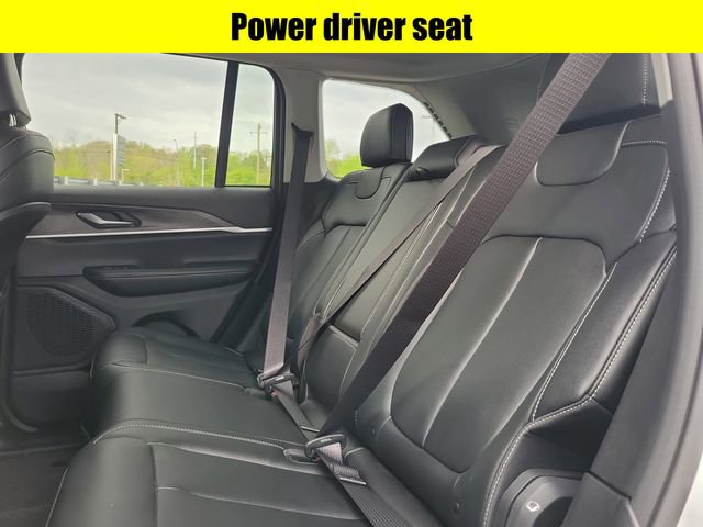 Used 2023 Jeep Grand Cherokee Limited AWD/4WD image 25