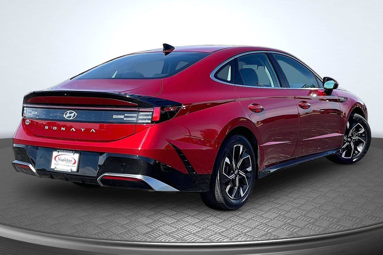 Used 2025 Hyundai Sonata SEL FWD image 2