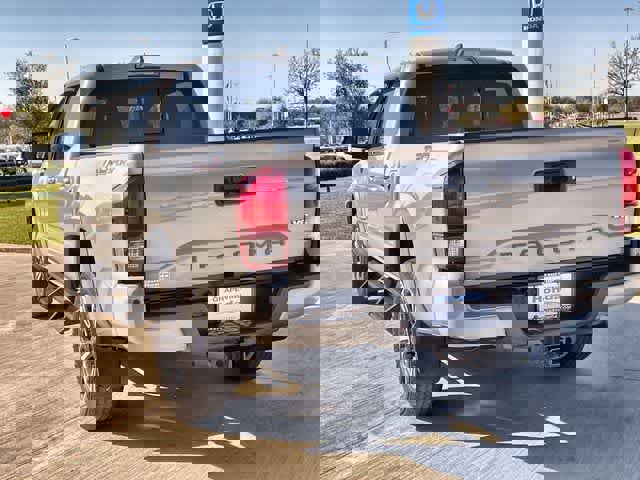 Used 2019 Toyota Tacoma TRD Sport w/ Technology Package image 5