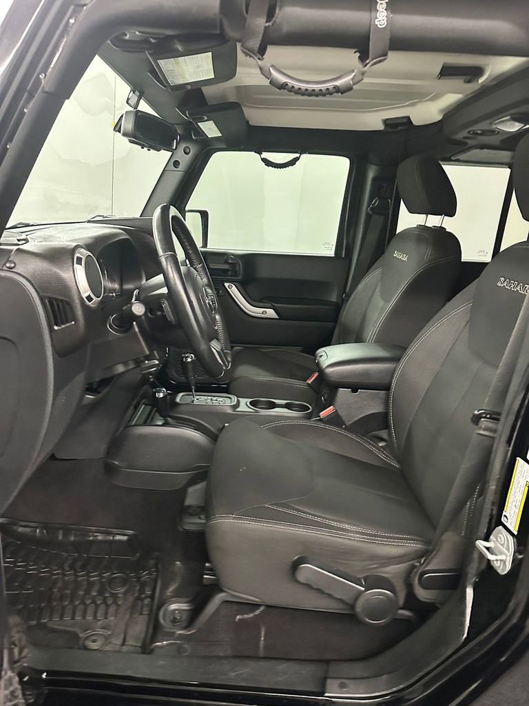 Used 2017 Jeep Wrangler Unlimited Sahara w/ Connectivity Group image 9