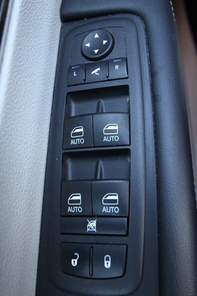 Used 2023 Chrysler Pacifica Limited w/ Uconnect Theater Family Group AWD/4WD image 26
