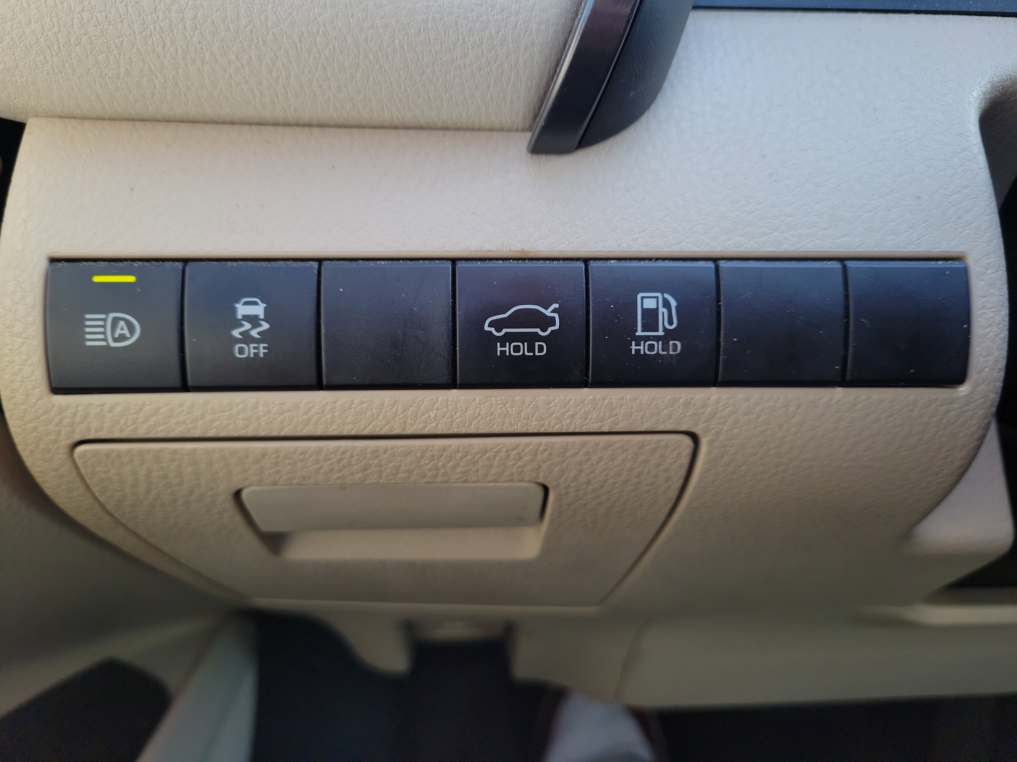 Used 2019 Toyota Camry LE w/ Sunroof Package image 18