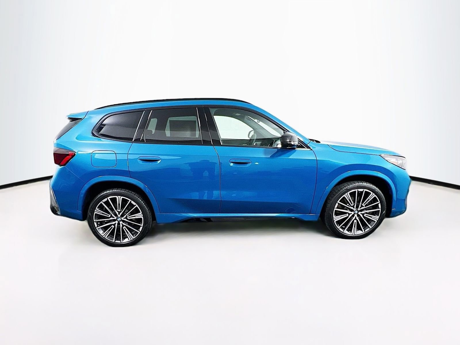 New 2025 BMW X1 M35i w/ Premium Package AWD/4WD image 8