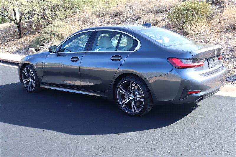 Used 2021 BMW 330e w/ Convenience Package RWD image 4