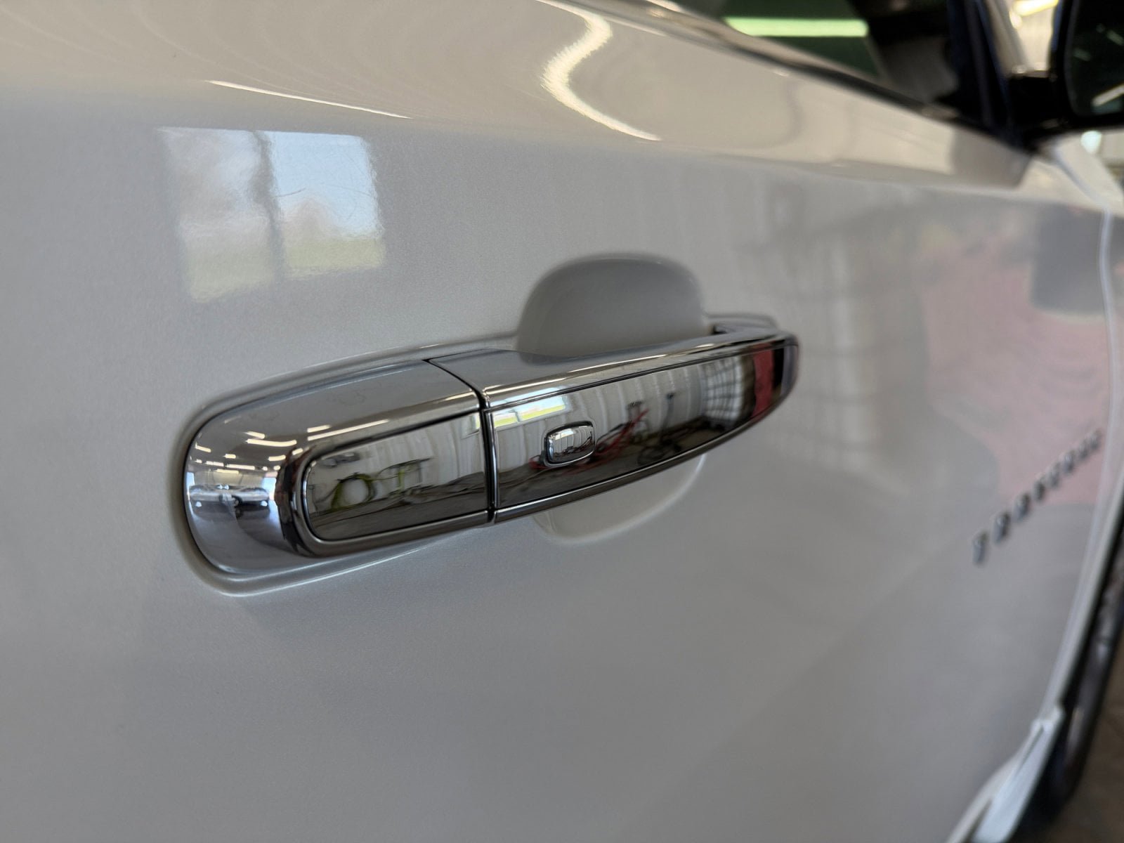 Used 2020 Chevrolet Traverse High Country w/ LPO, Floor Liner Package AWD/4WD image 32