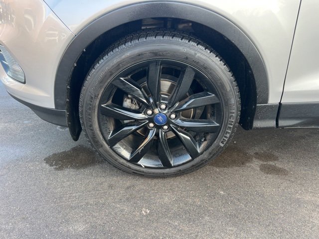 Used 2017 Ford Escape SE w/ Equipment Group 201A image 9