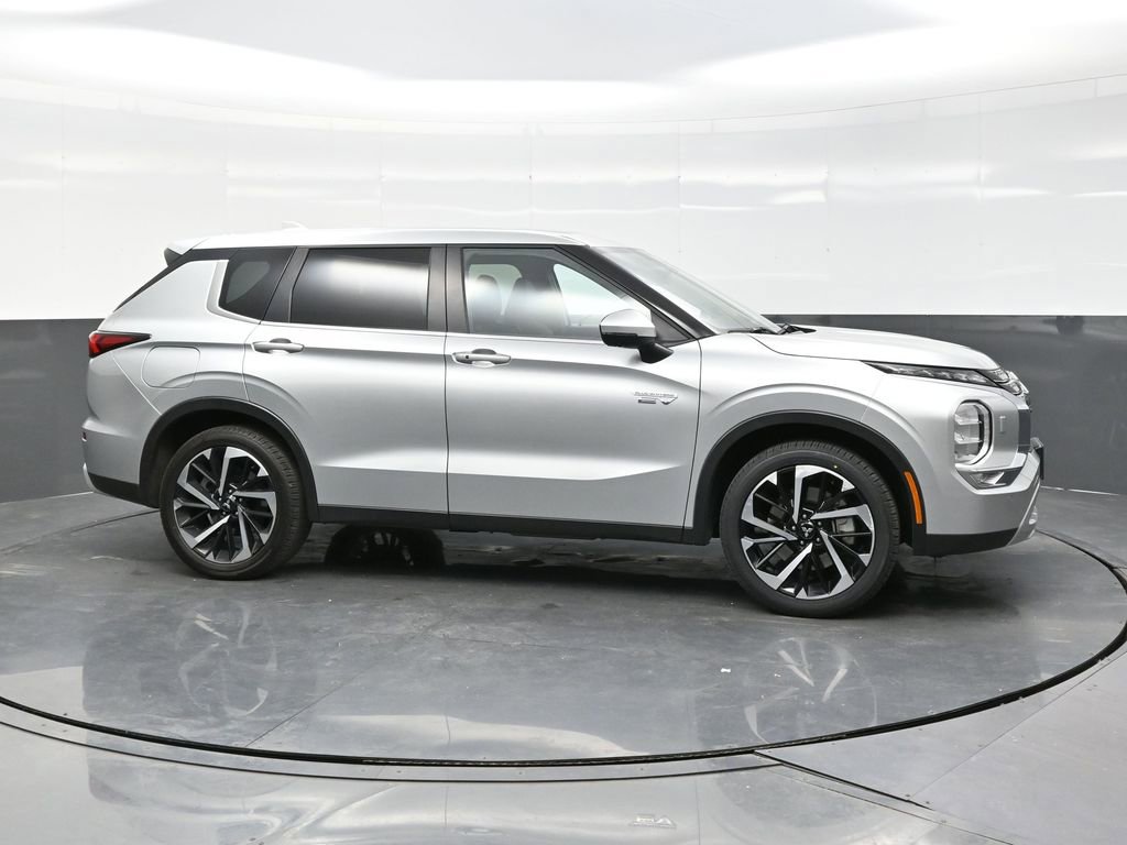 Used 2024 Mitsubishi Outlander SE image 8