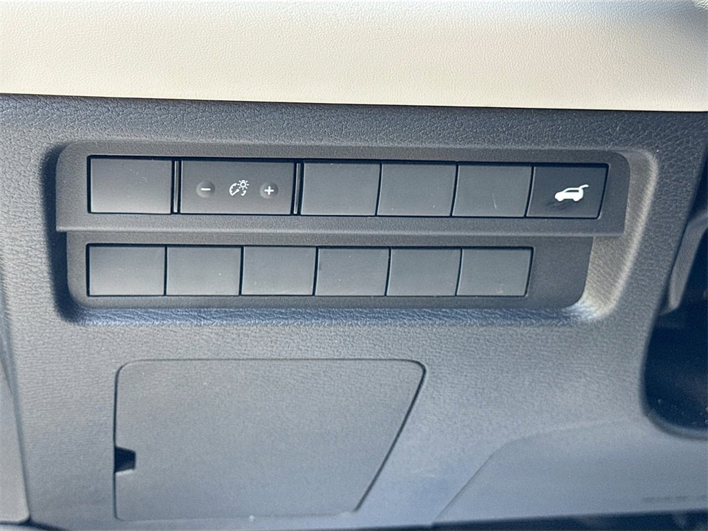 New 2025 Mitsubishi Outlander SE image 10