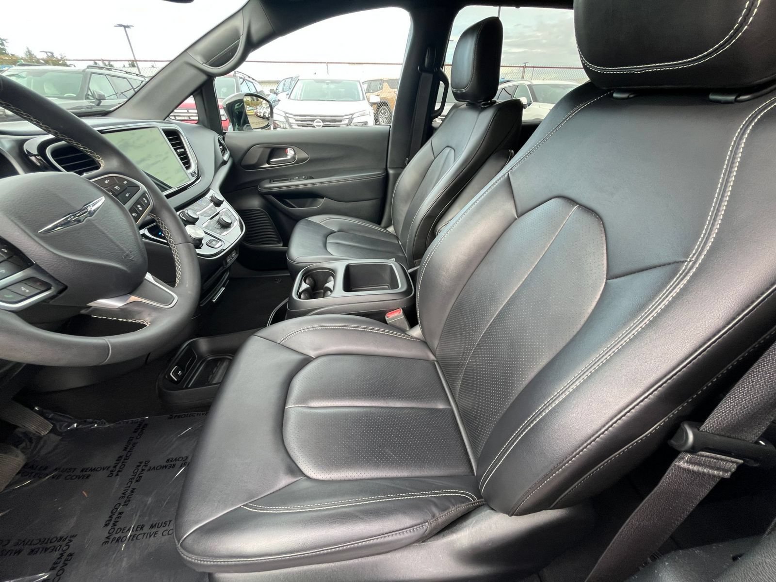Used 2025 Chrysler Pacifica Select FWD image 28