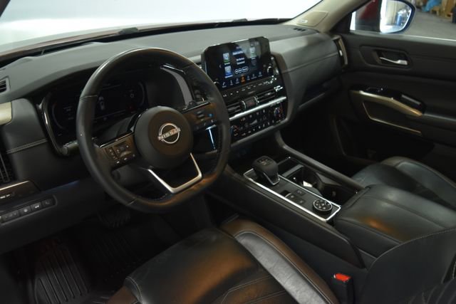 Used 2023 Nissan Pathfinder Platinum w/ Lighting Package (N93) image 22
