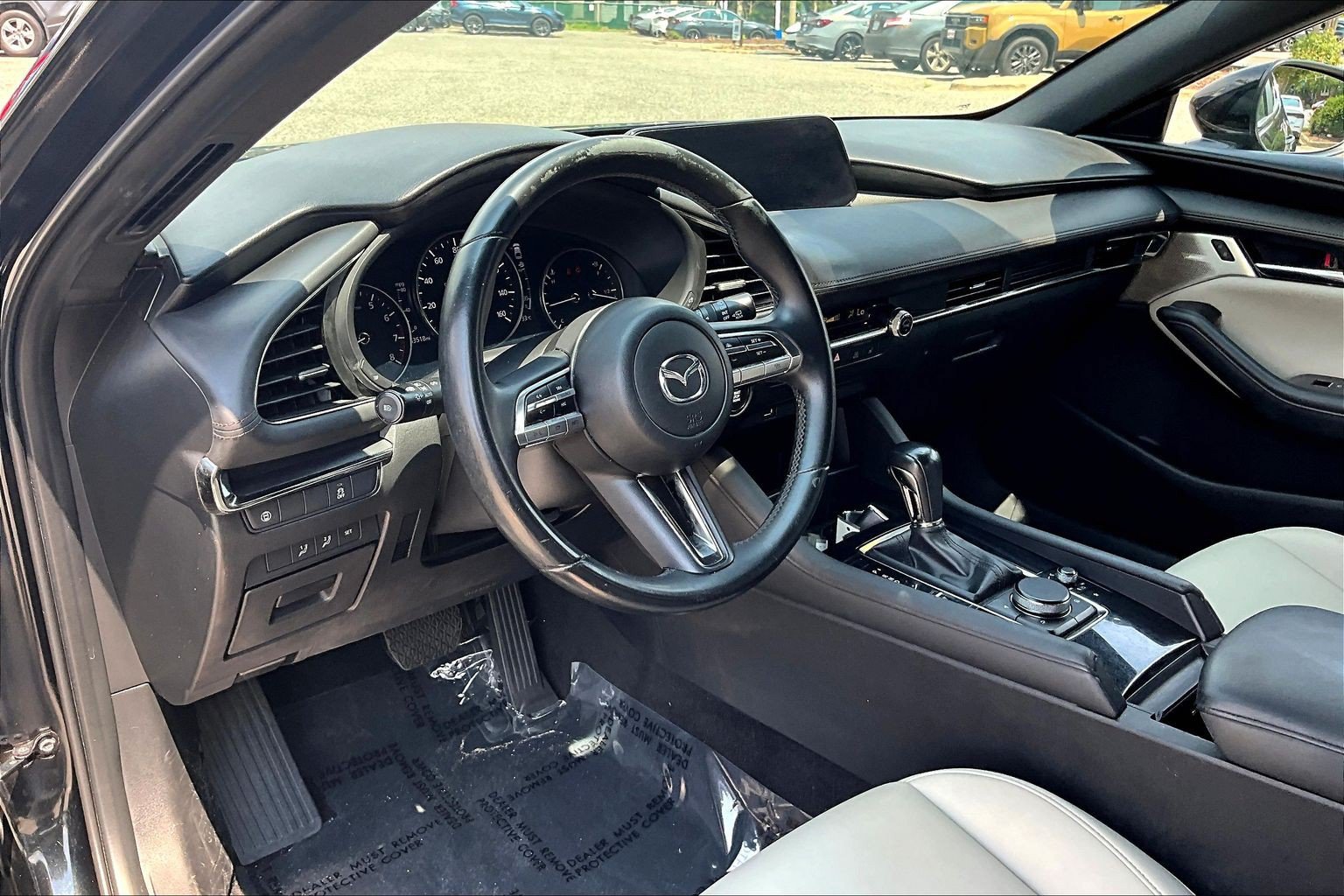 Used 2019 MAZDA MAZDA3 Hatchback w/ Preferred Package FWD image 12