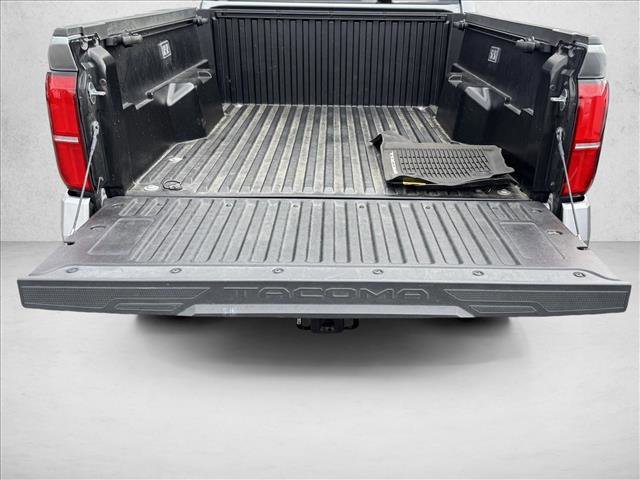 Certified 2025 Toyota Tacoma SR5 AWD/4WD image 8