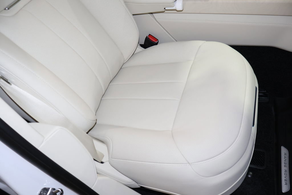 Used 2024 Land Rover Range Rover Long Wheelbase SE image 30