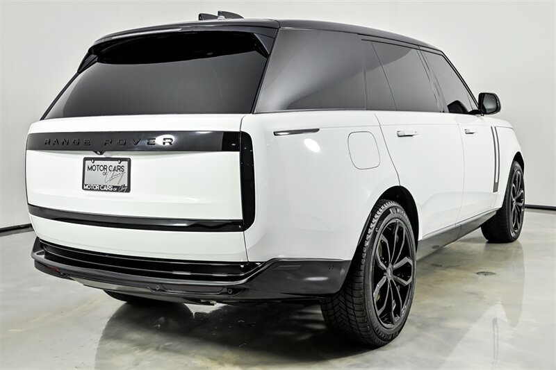 Used 2022 Land Rover Range Rover Long Wheelbase SE AWD/4WD image 9