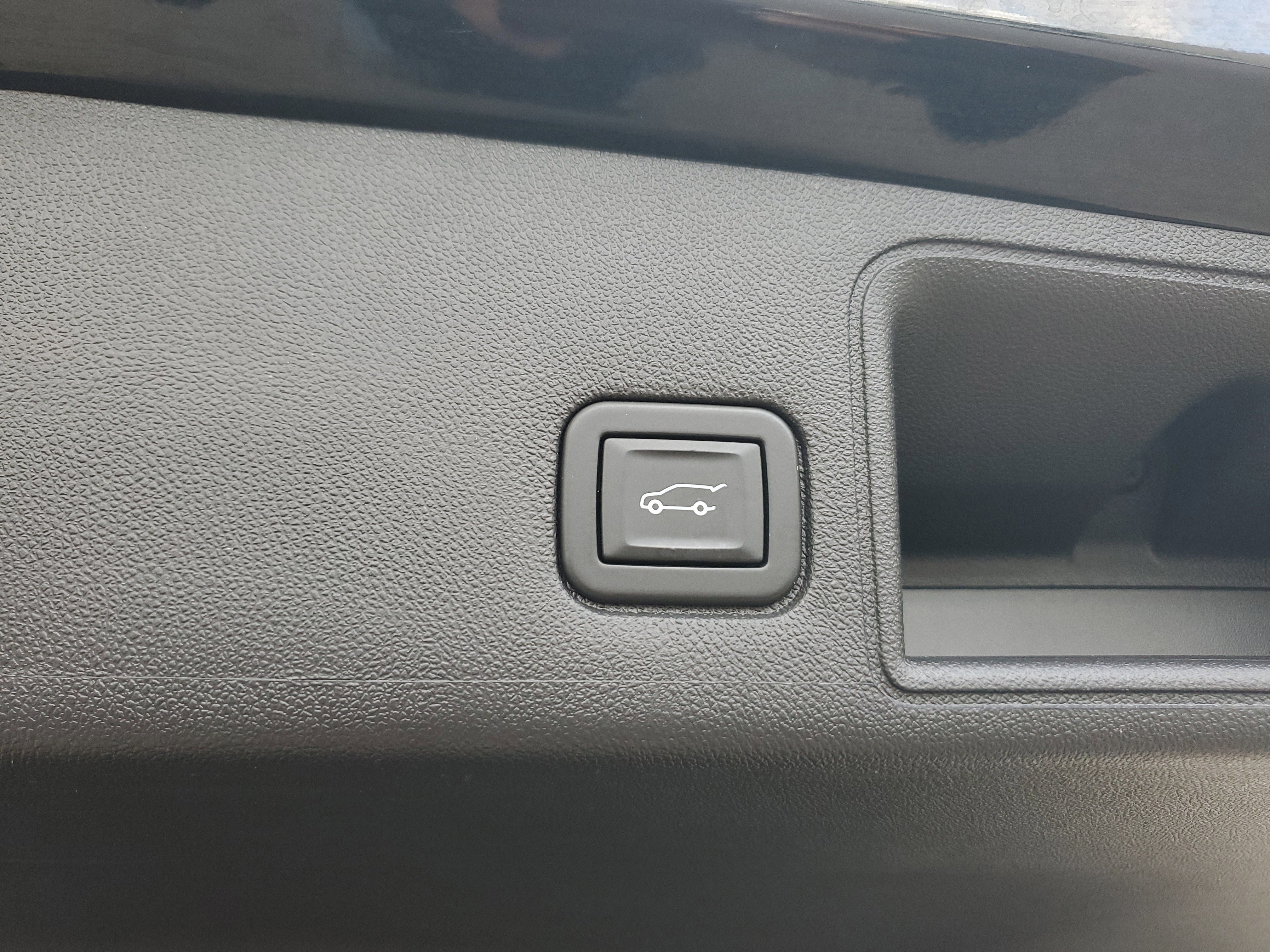 Used 2022 GMC Terrain SLE w/ Driver Convenience Package image 15