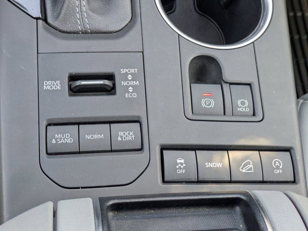 Used 2022 Toyota Highlander XLE image 26