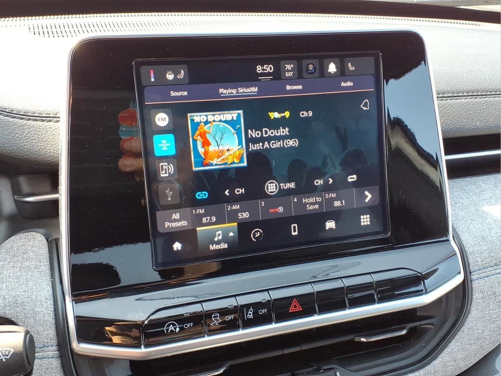 Used 2025 Jeep Compass Latitude image 6