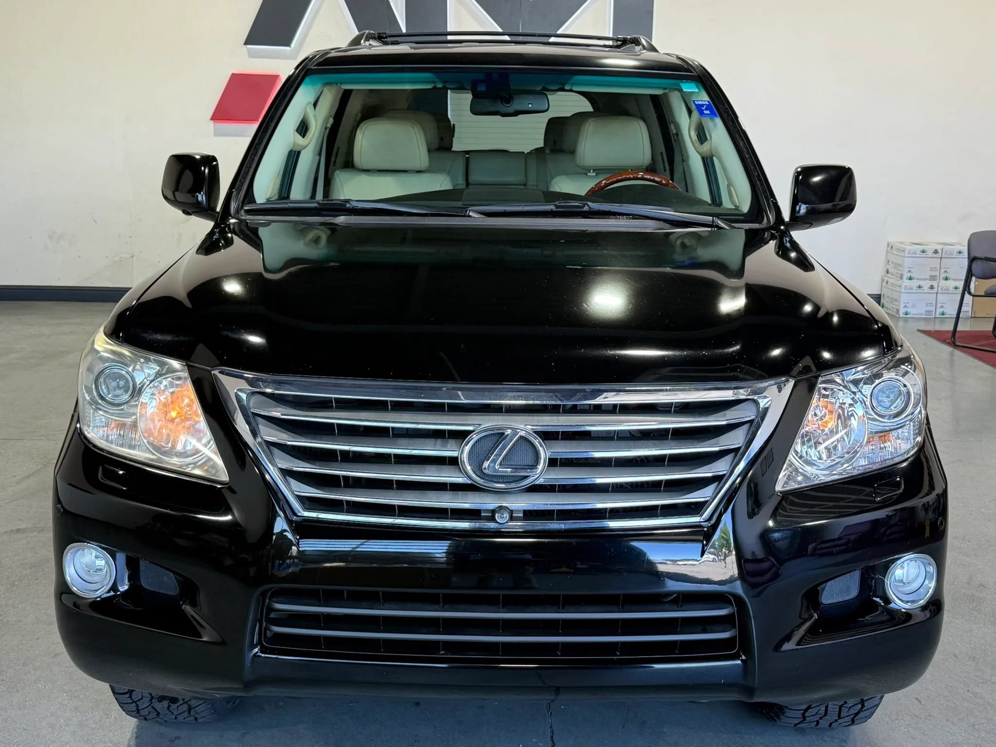 Used 2010 Lexus LX 570 4WD image 2