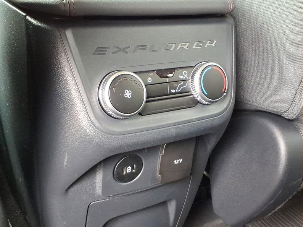Used 2025 Ford Explorer Active AWD/4WD image 21
