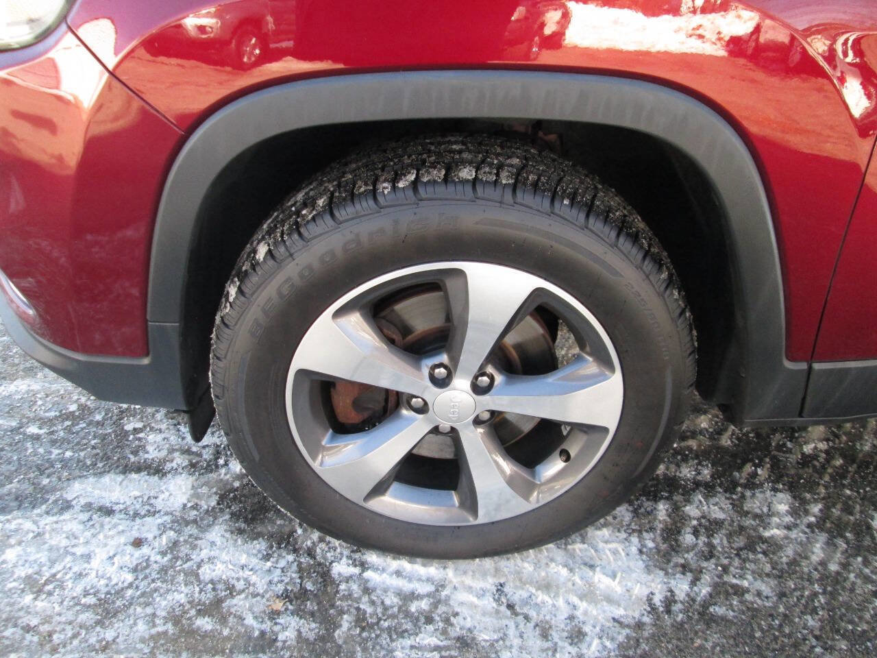 Used 2019 Jeep Cherokee Limited image 11