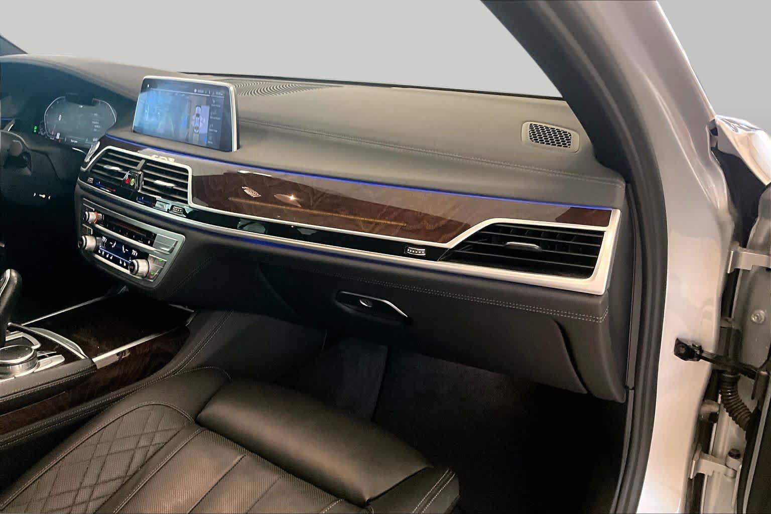 Used 2020 BMW 750i xDrive w/ M Sport Package AWD/4WD image 16