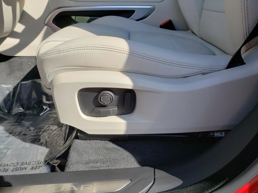New 2026 Jaguar F-PACE R-Dynamic S image 22