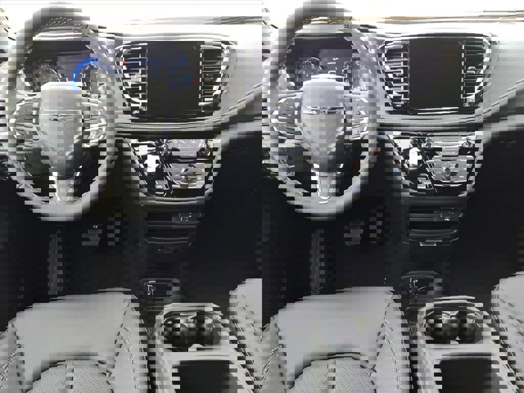 New 2026 Chrysler Pacifica Select image 8