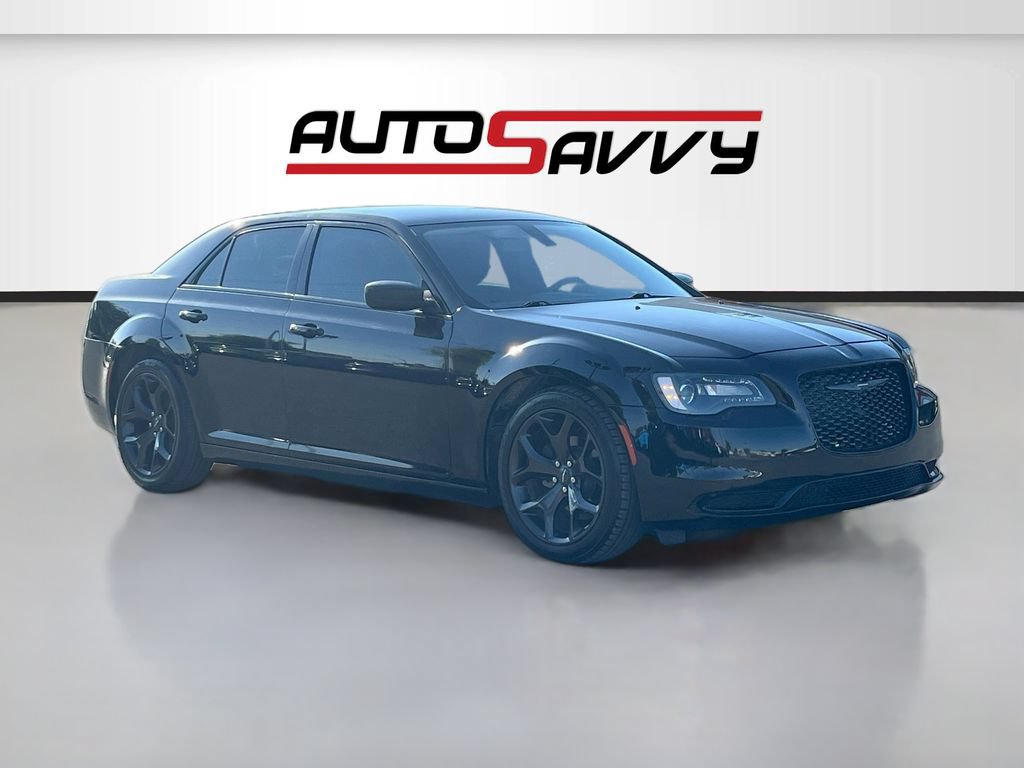 Used 2020 Chrysler 300 Touring w/ Sport Appearance Package RWD image 1
