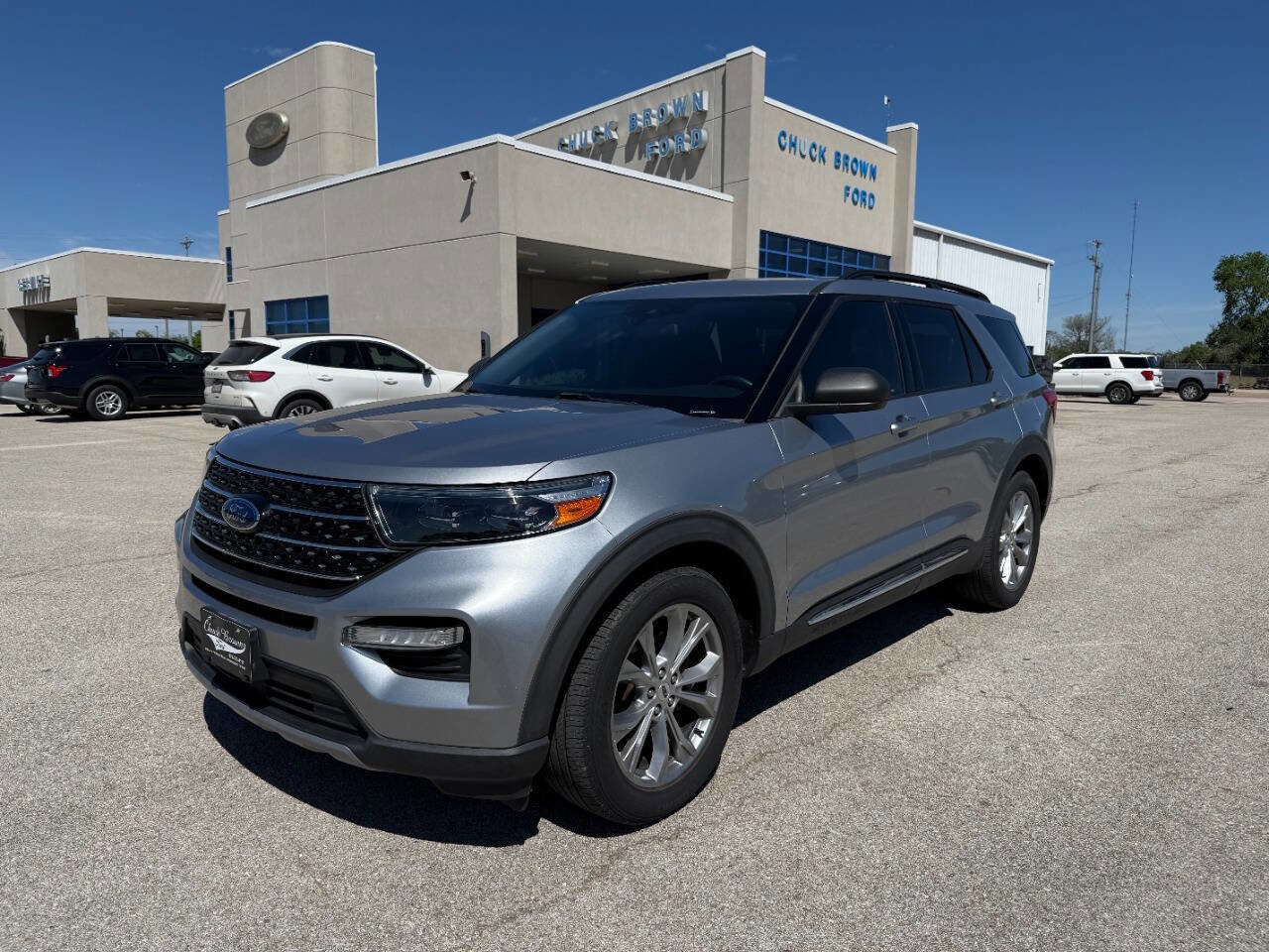 Used 2020 Ford Explorer XLT w/ Equipment Group 202A RWD image 1
