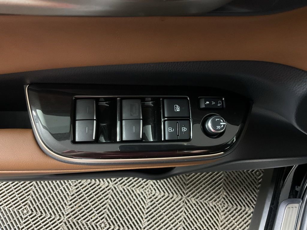 New 2025 Toyota Crown Signia image 19