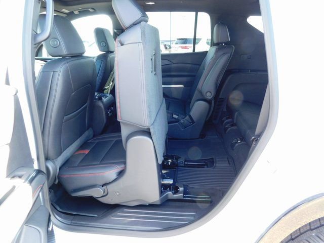 New 2026 Chevrolet Traverse RS w/ LPO, Floor Liner Package image 35