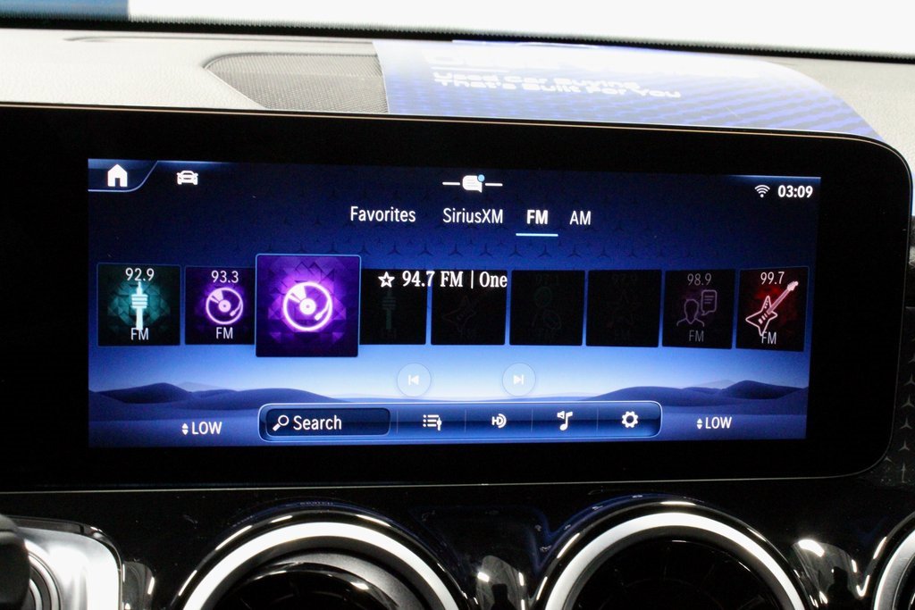 Used 2025 Mercedes-Benz GLB 250 image 4