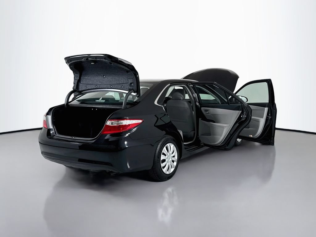 Used 2015 Toyota Camry LE FWD image 18