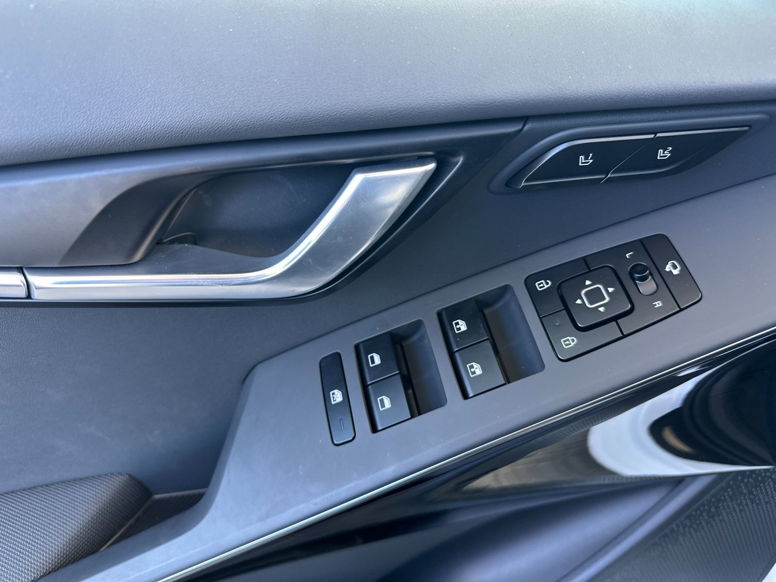 Used 2024 Kia Niro Wave FWD image 11