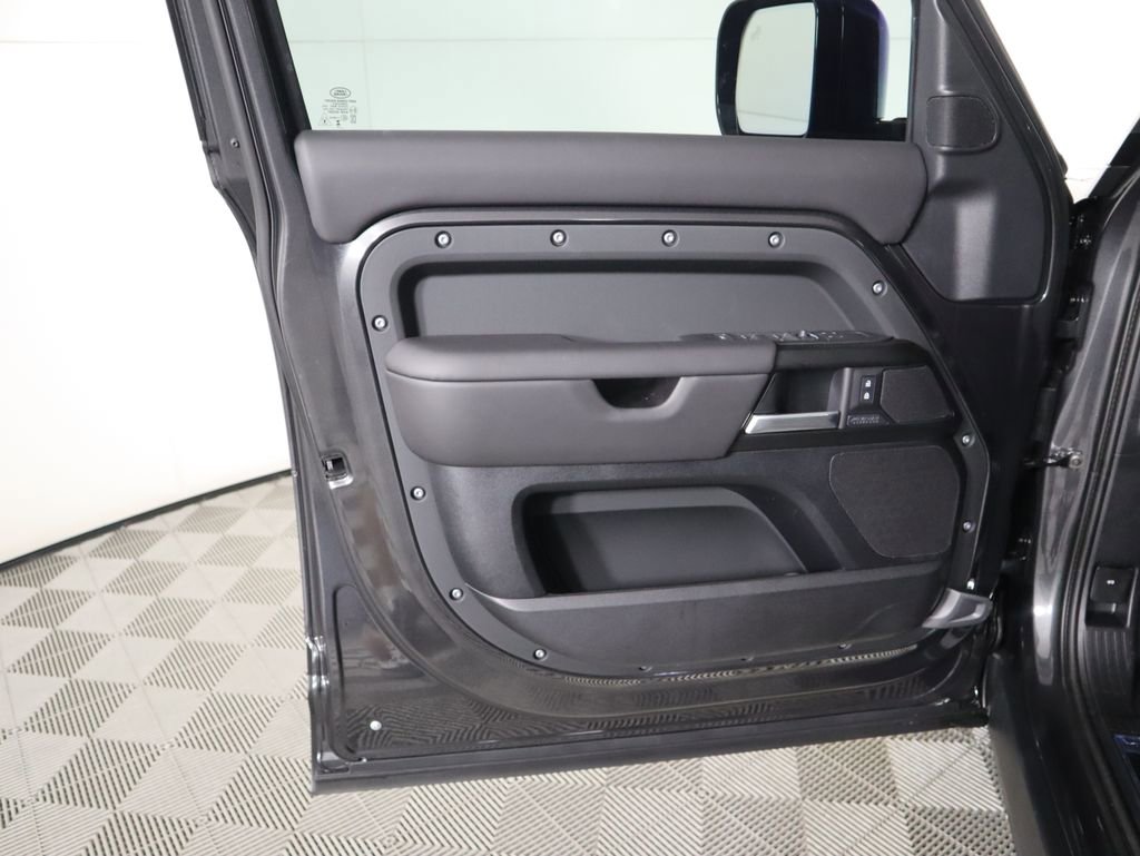 New 2026 Land Rover Defender 110 V8 image 25