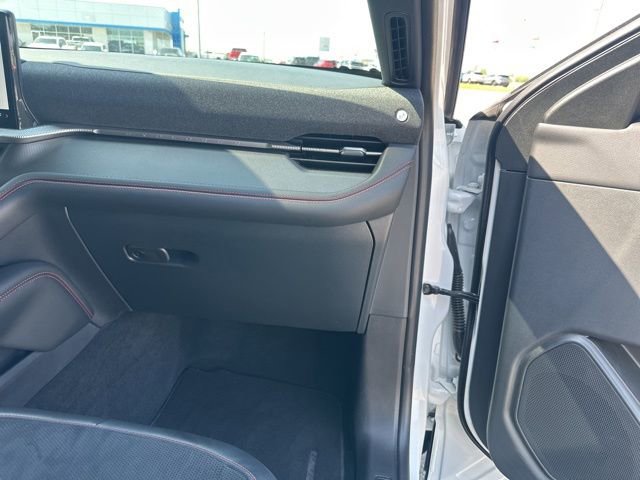 Used 2025 Ford Explorer ST image 12