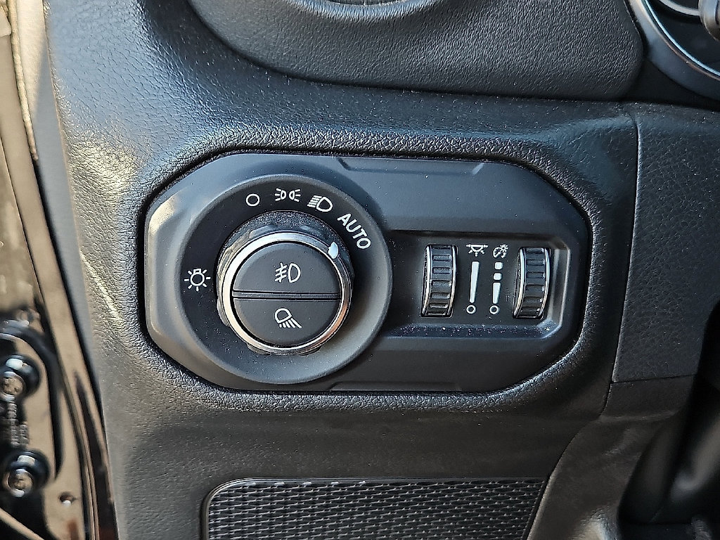 Used 2022 Jeep Gladiator Overland AWD/4WD image 23