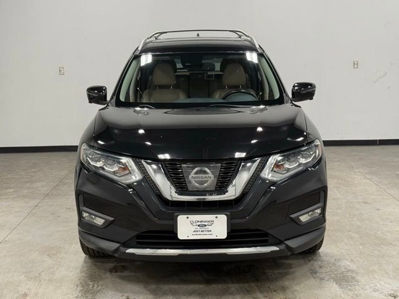 Used 2017 Nissan Rogue SL w/ SL Premium Package image 4