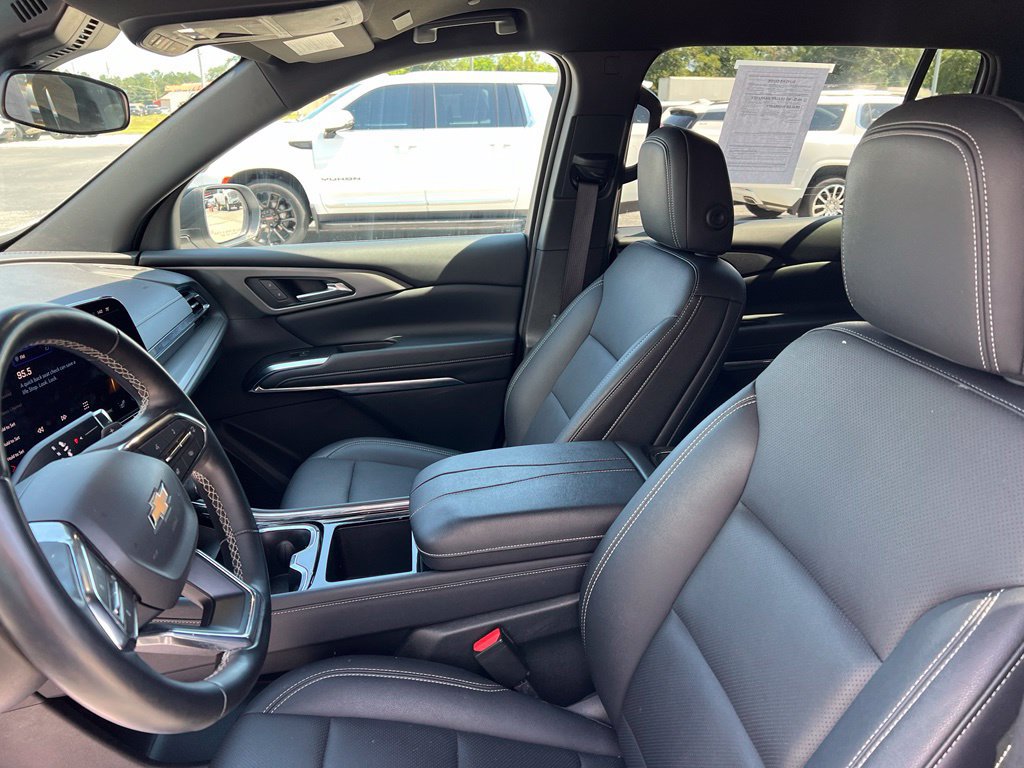 Used 2025 Chevrolet Traverse LT AWD/4WD image 9