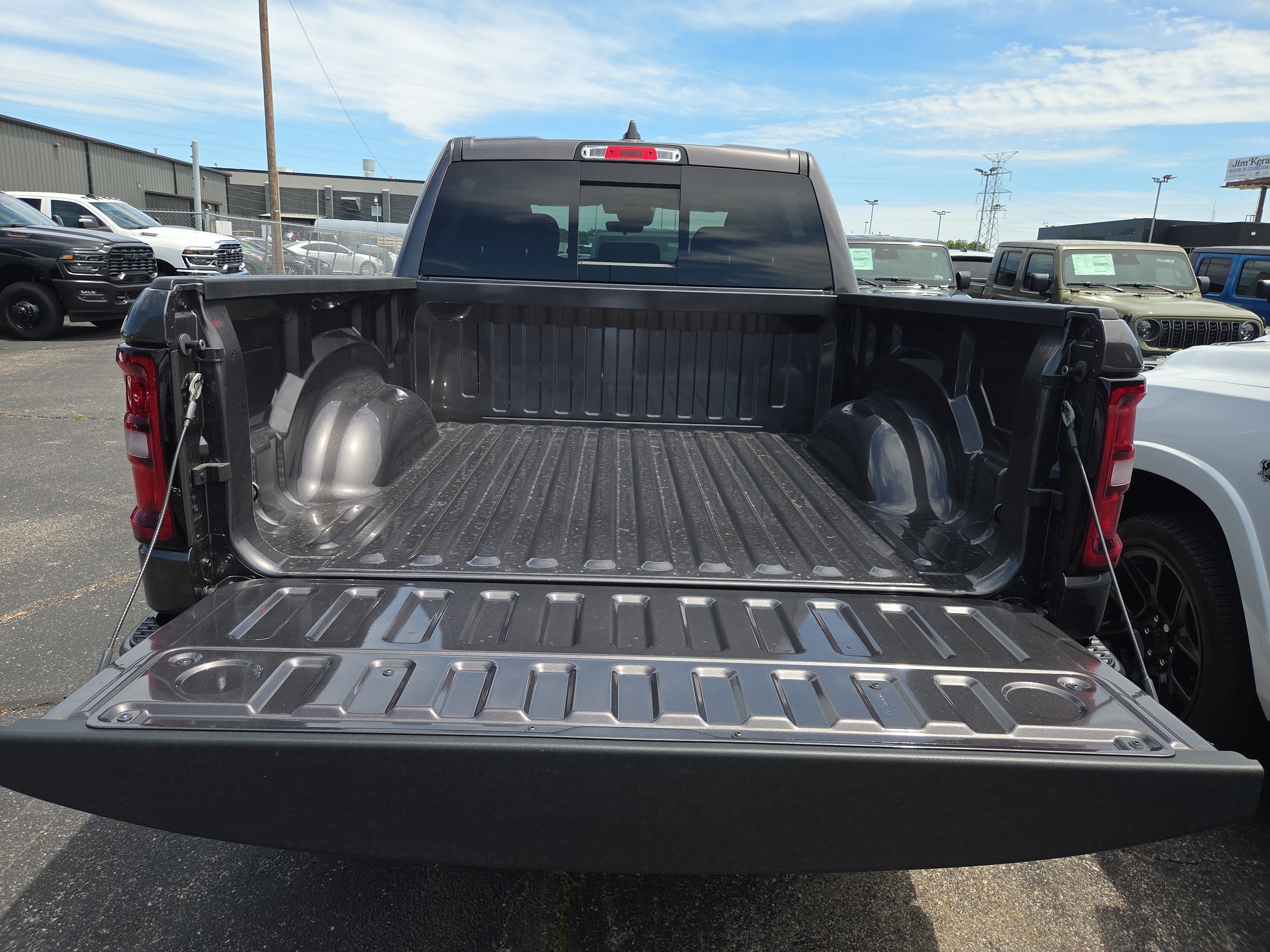 New 2026 RAM 1500 Warlock AWD/4WD image 8