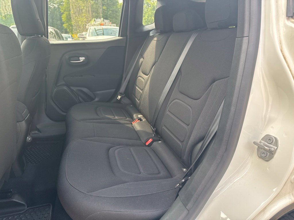Used 2020 Jeep Renegade Latitude w/ Cold Weather Group AWD/4WD image 10