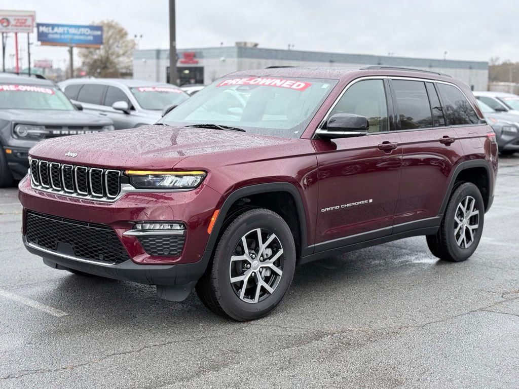 Used 2024 Jeep Grand Cherokee Limited w/ Luxury Tech Group II image 3