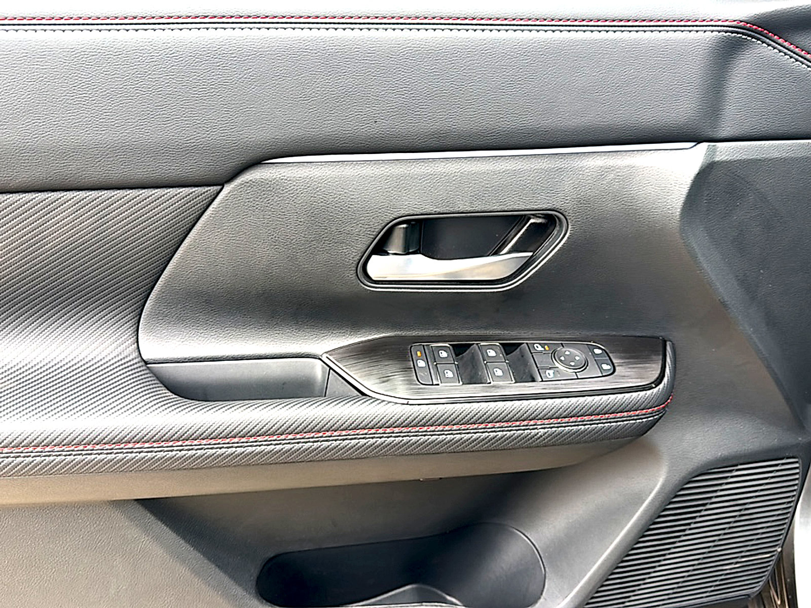 New 2026 Nissan Kicks SR w/ SR Premium Package FWD image 14